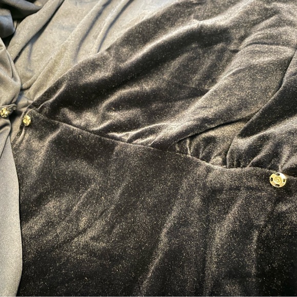 Kittenish Velvet Wrap Dress - Picture 9 of 16